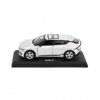 Kia EV6 mini model, bílá