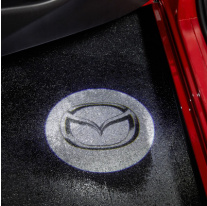 Mazda LED logo pro snadný nástup