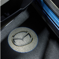 Mazda LED logo pro snadný nástup