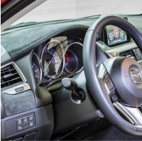 Mazda přístrojový panel Alcanara bez Head-up Display